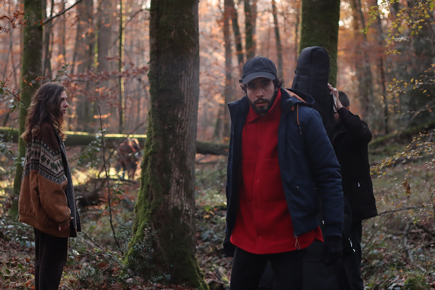 Groupe en nature avec actrice